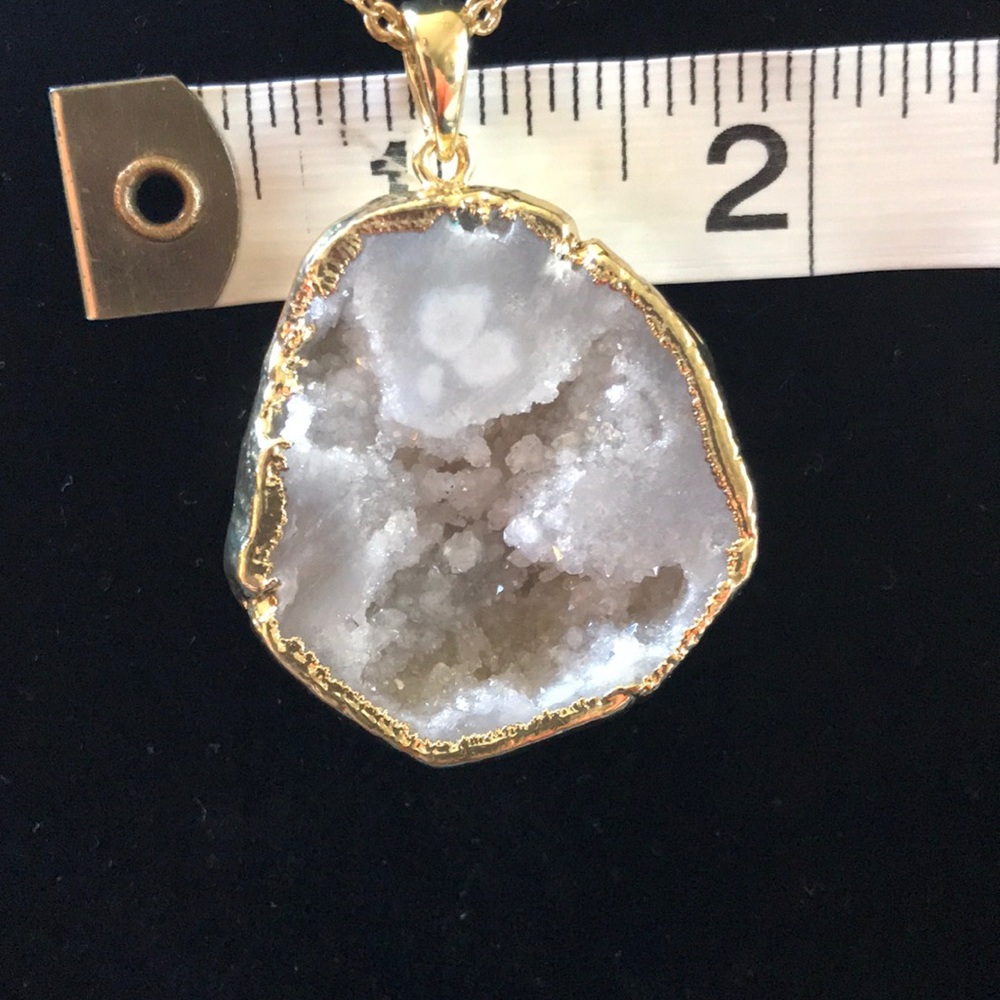 Beautiful Iridescent stone pendant - Picture 4 of 4